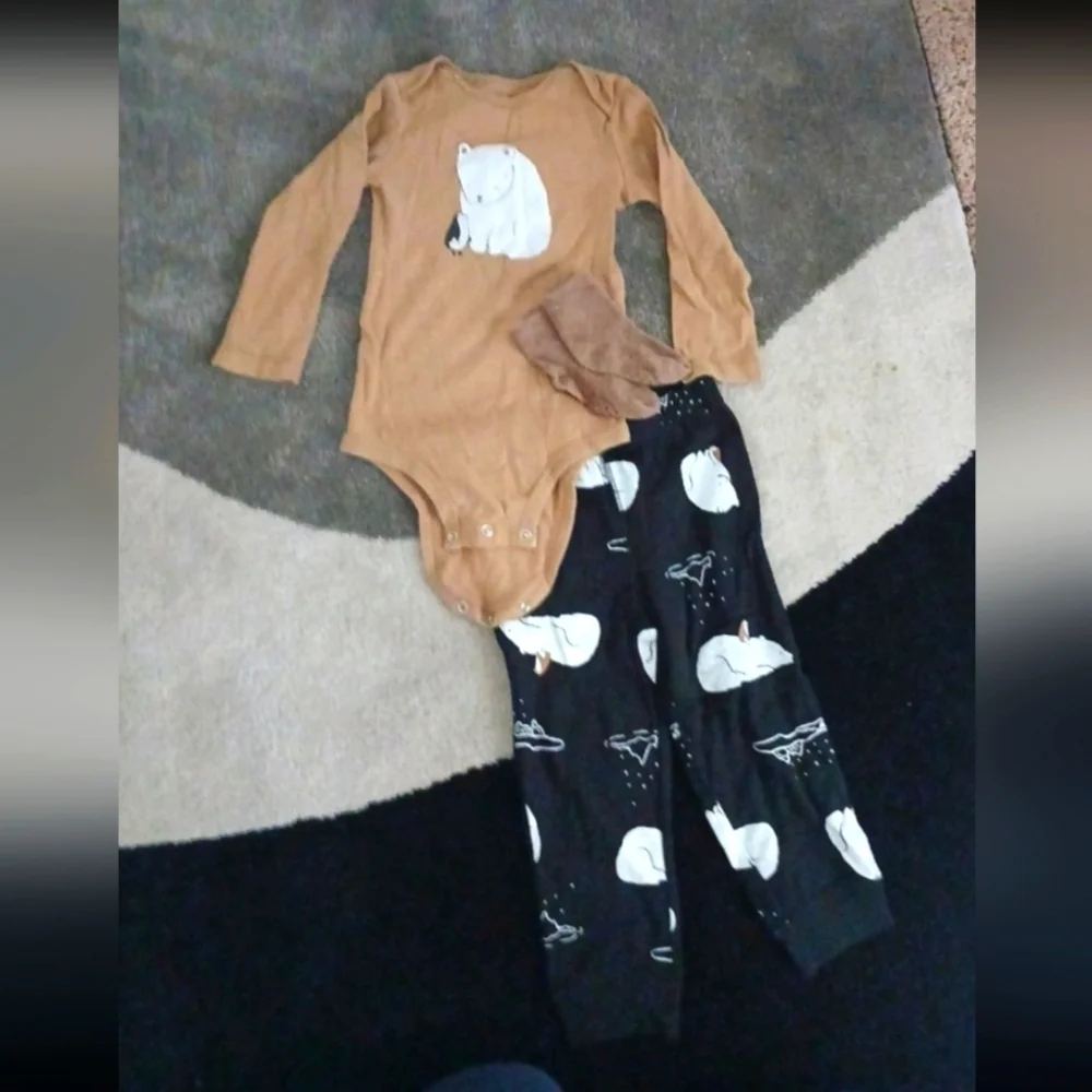 LIKE NEW, NO TAGS. Carter's Baby Boy 2-Piece Outfit, 24 months